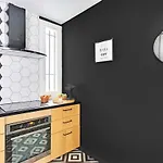 Apartment Renovated And Modern 4bd For 12 Guests *